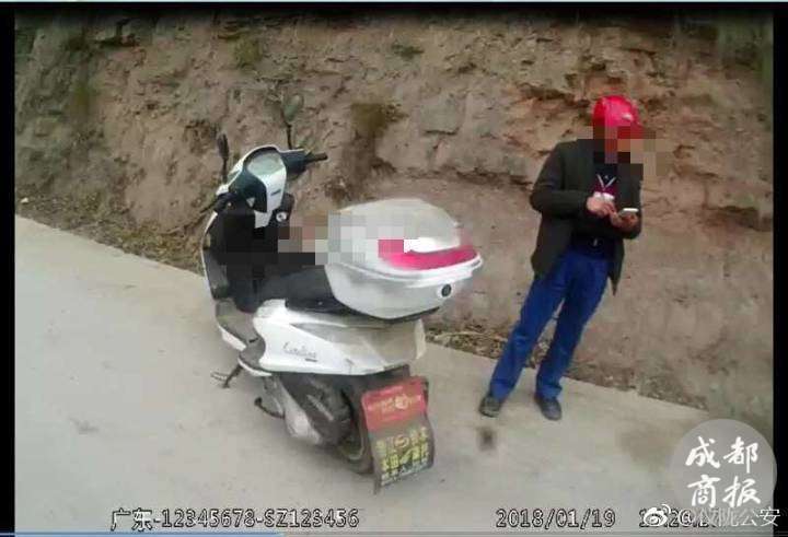 男子无证驾驶摩托车被扣 到派出所偷偷将车开