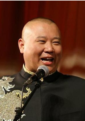 郭德纲因王杰嗓子被毒哑,商演只喝助理带的水