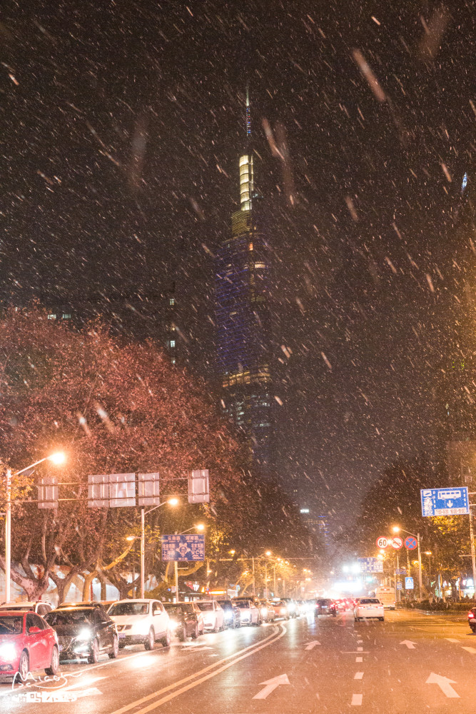 南京暴雪前夜直击:晚上6点迎来一波高峰,风大雪大天冷