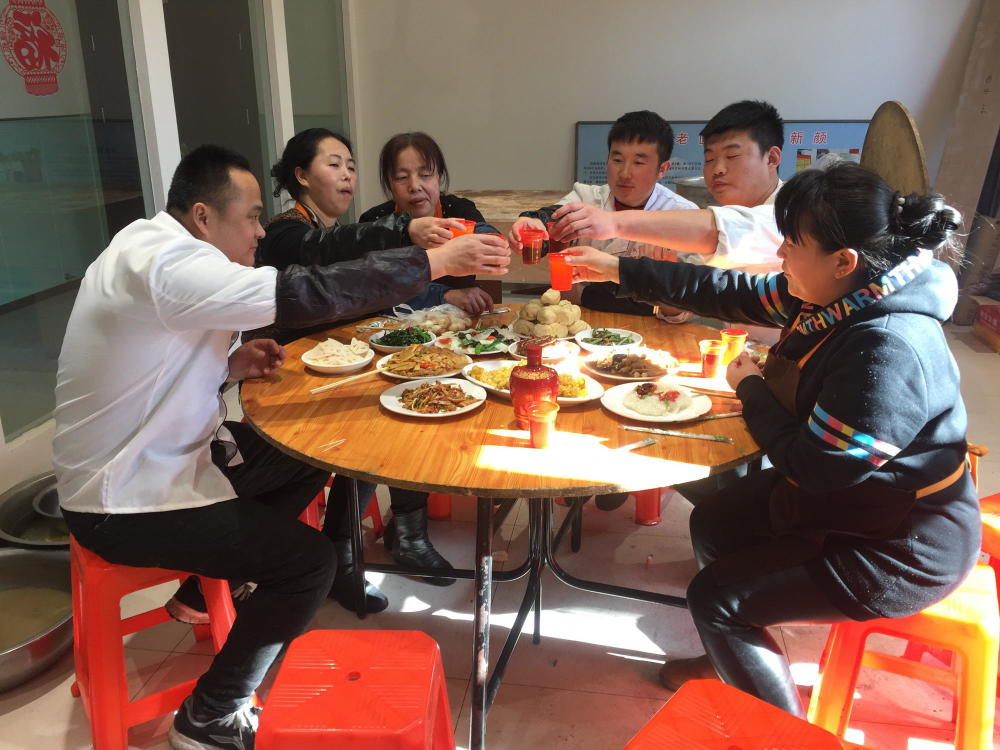 小伙开移动饭店,年入百万、买四辆车分单双号