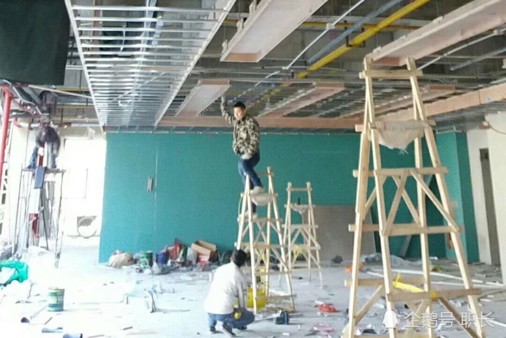 工人最喜欢用的登高工具,优点是成本低廉,通常到客户家里干活时随便找