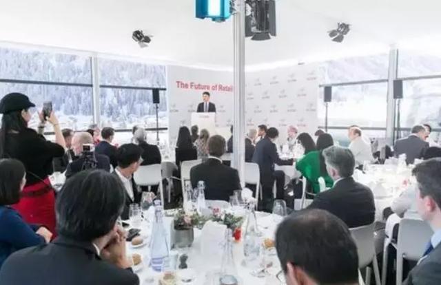 马云和刘强东在达沃斯饭局简单回答了五个问题，原来有钱人不幸福