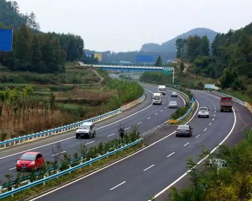 其中 濮阳至湖北阳新高速公路 宁陵至沈丘段( 鹿邑境)项目 投资金额是