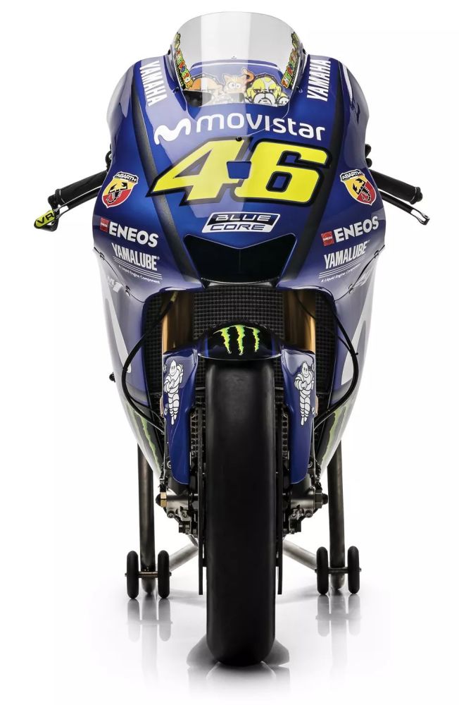 雅马哈2018motogp m1新版画发布,罗西和维那勒斯大秀乐技