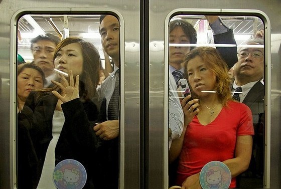看日本人怎么挤地铁,绝不错过一班车,厦门人民这一绝活你会吗?