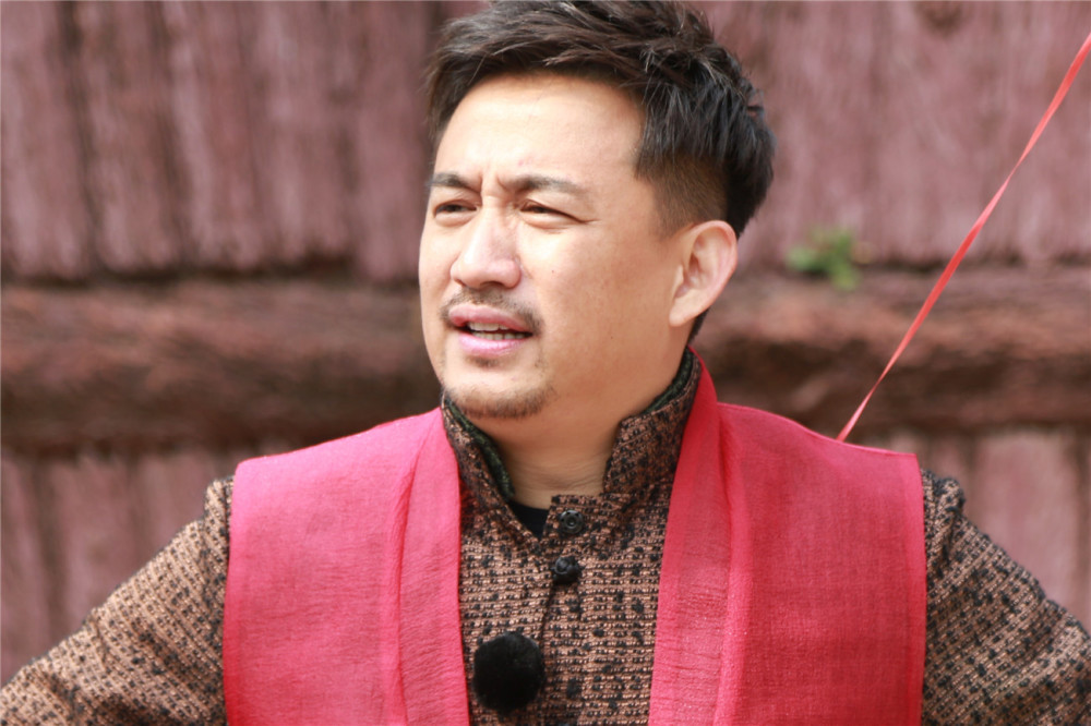 她是黄磊的学生,当红时为爱息影7年,如今40岁成靳东丈母娘!