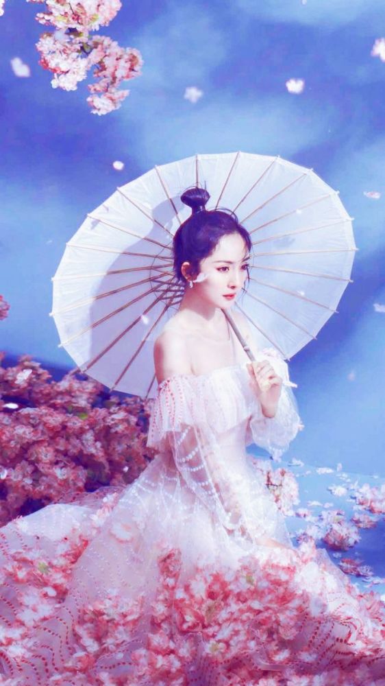 古装剧中撑伞的美女,热巴红衣最惊艳,吴倩可爱,刘亦菲