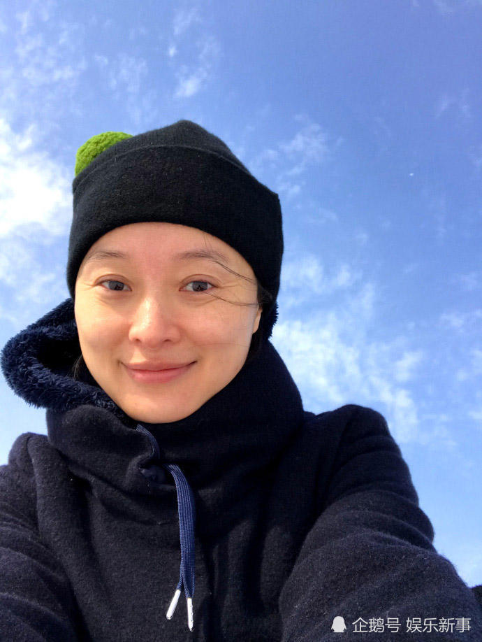 凌玲吴越晒与闺蜜素颜合影,42岁不惧展现皱