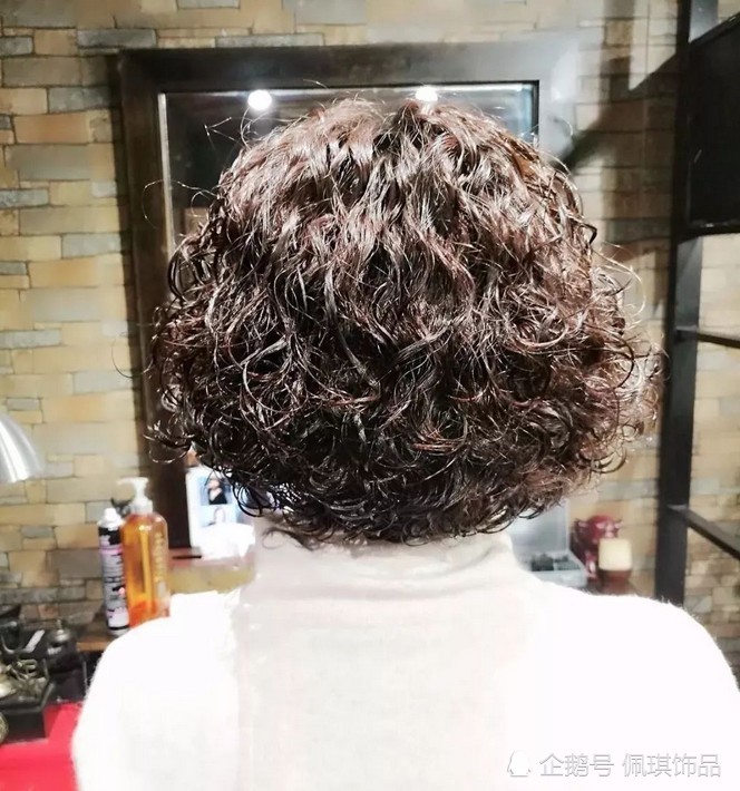 2018流行"满头烫"20款适合妈妈们的烫发