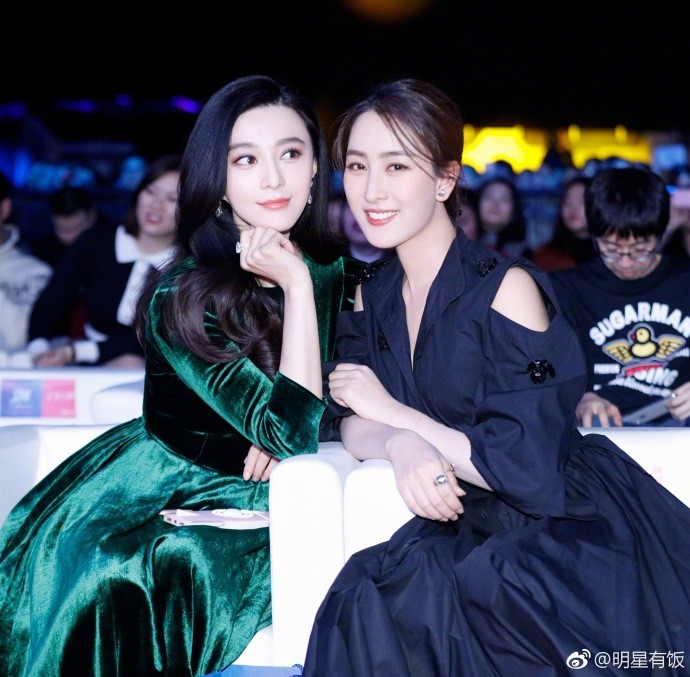 范冰冰马苏合照感觉照亮了半边天,白的发光架