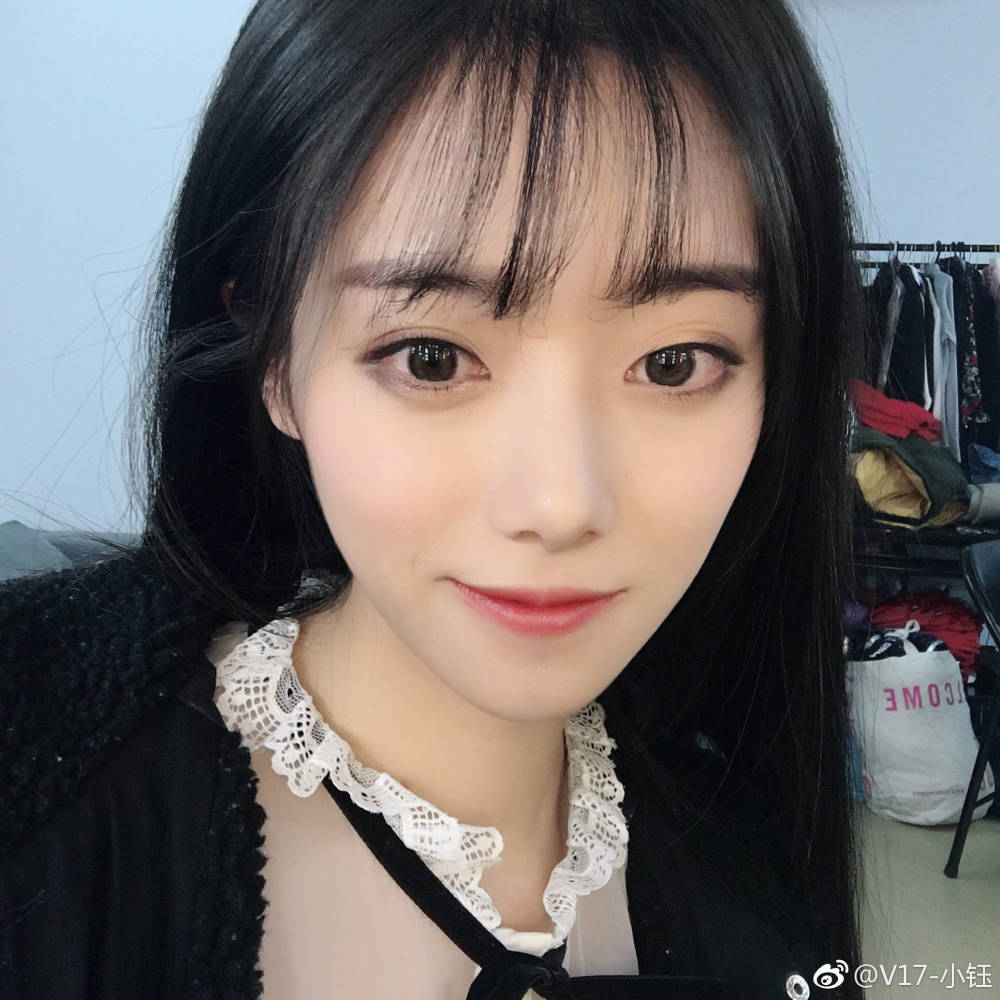 lpl美女主持人小钰美照曝光 粉丝:白衣飘飘仙女下凡