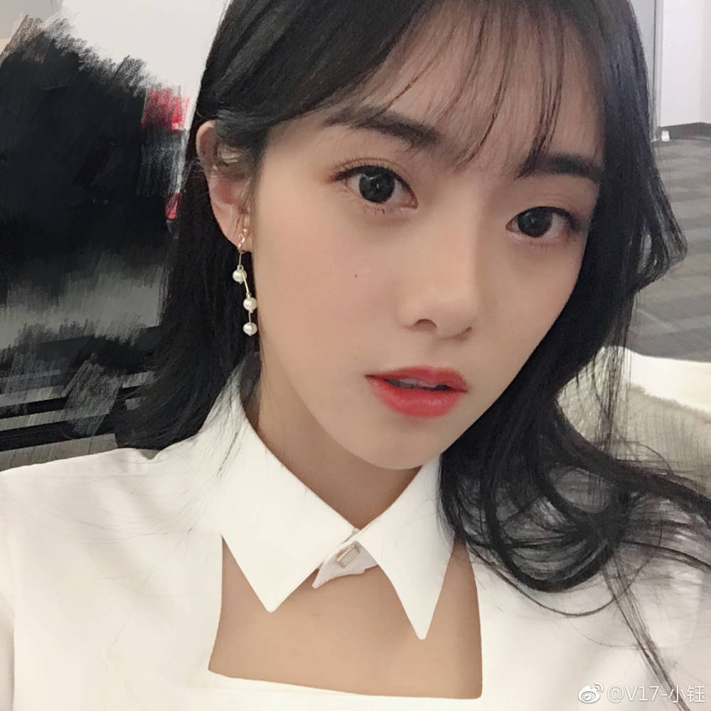 lpl美女主持人小钰美照曝光 粉丝:白衣飘飘仙女下凡