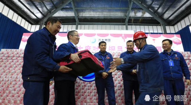 企业取2亿现金发年终奖 现金墙堆2米高重6吨