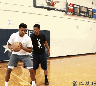 篮球教学:教你几招简单实用低位单打技巧