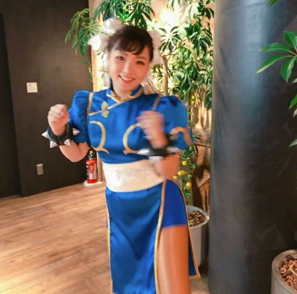还不错？知名艺人COS春丽引发关注
