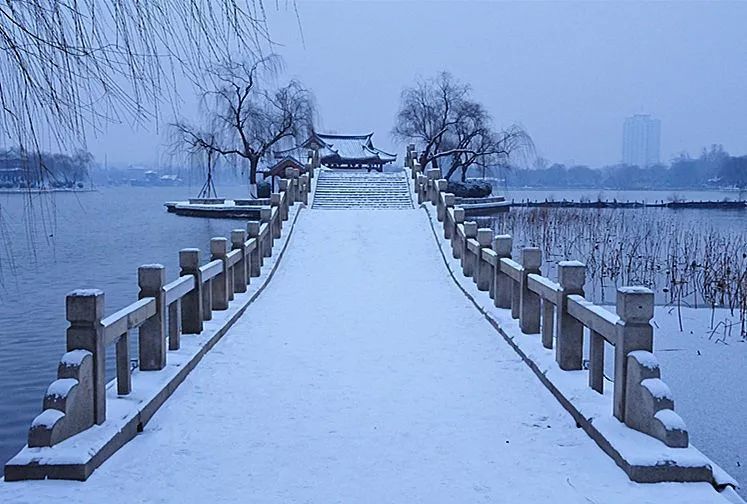 济南天下第一泉风景区雪景——大明湖