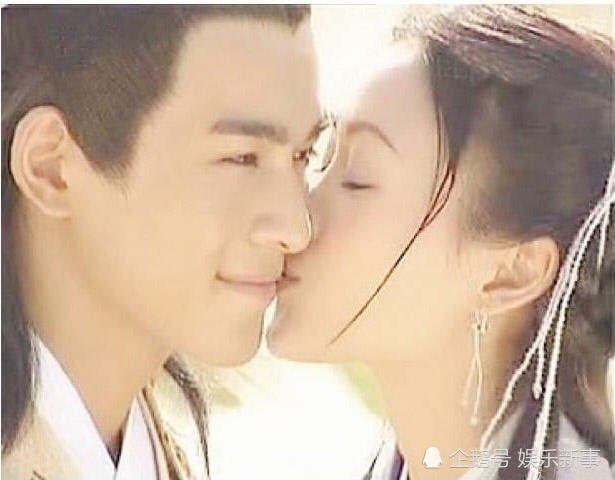 梁小冰晒与任泉旧照颜值惊人,时隔16年风采依