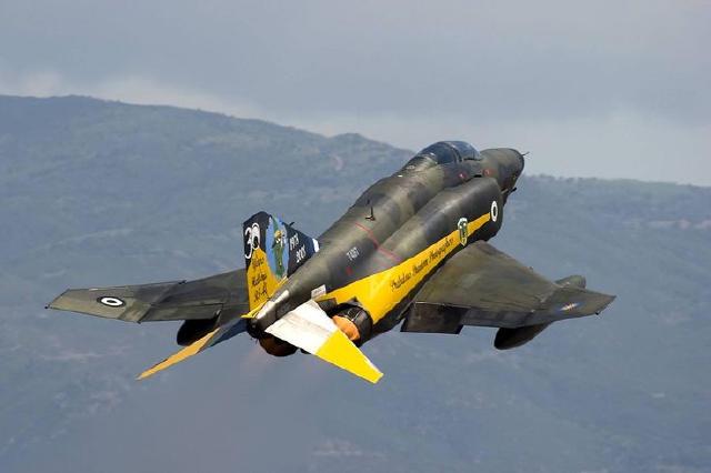 美20年造5千架F4 歼8还没服役