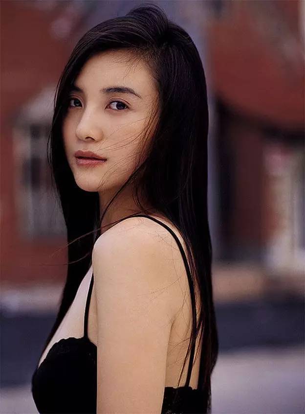 song jia 小宋佳(昵称) 作为一位年轻的优秀演员 宋佳感谢自己拥有做
