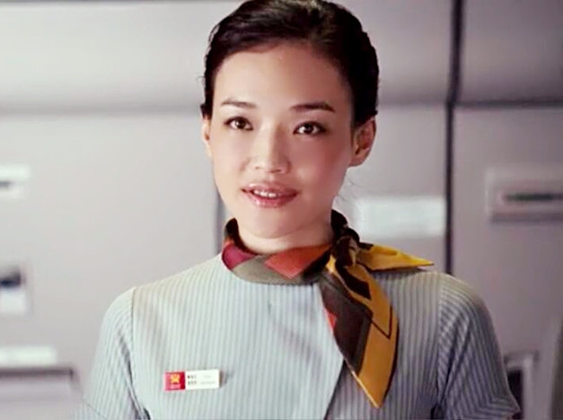 舒淇在电影《非诚勿扰》中也饰演过空姐,舒淇本身就很美,再加上她轻柔