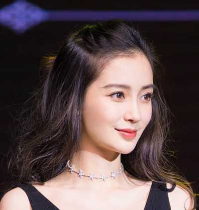 杨颖早期t台秀曝光,造型土也挡不住纯天然美少女的脸!