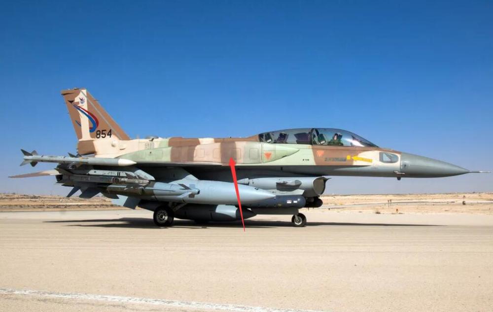 歼10C的未来展望:学习美军F-16,转行运炸弹