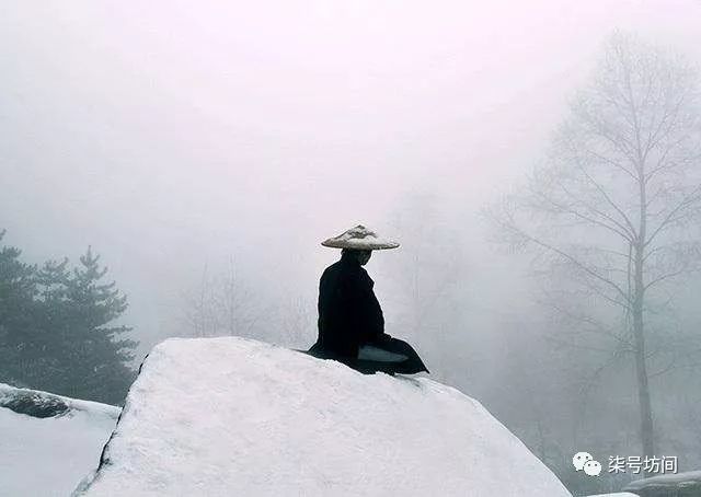 但我回头,那个江湖还是那样,侠客们大口吃肉,大碗喝酒,饮尽了一夜的