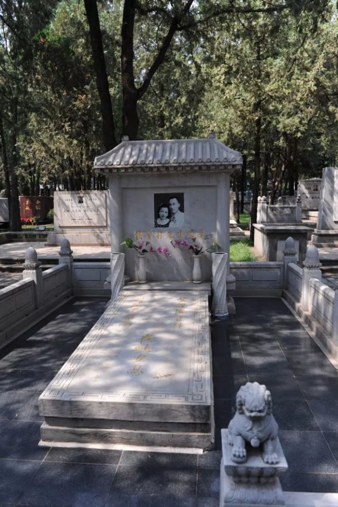 相声大师侯宝林的墓在这里.