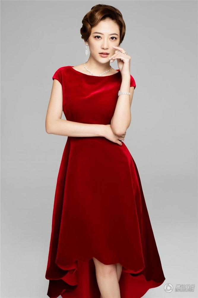 发糖!陈小春应采儿恩爱合拍写真