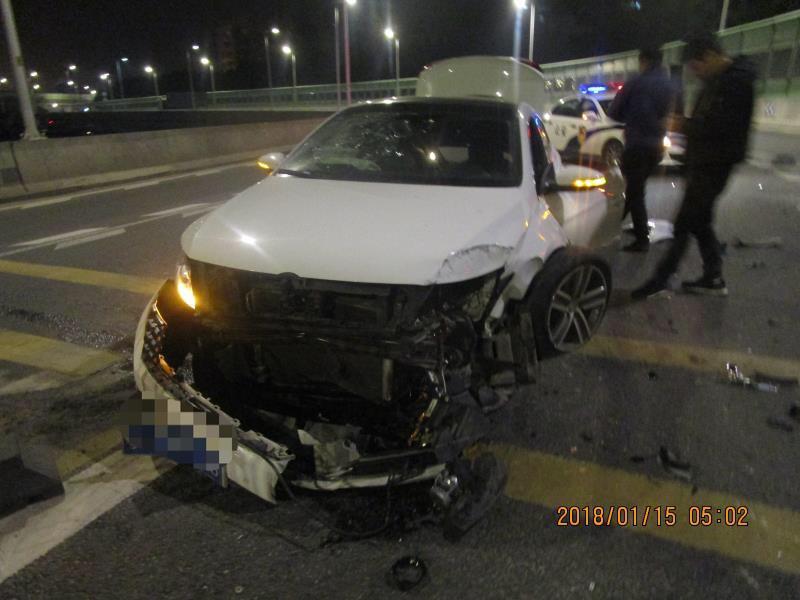 白云一男子酒驾撞车后叫朋友前往顶包