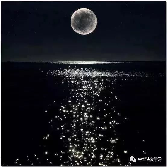 江畔何人初见月?江月何年初照人? 人生代代无穷已,江月年年望相似.