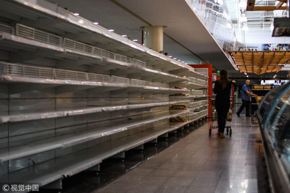 委内瑞拉经济危机造成食物短缺 超市货架空空