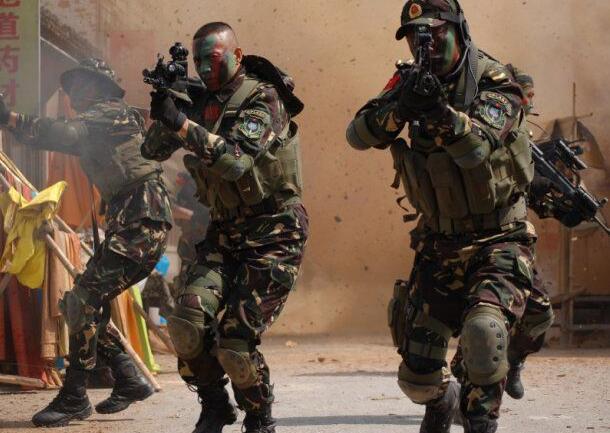 中国特种兵的制式冷兵器:军用十字弩,价格比