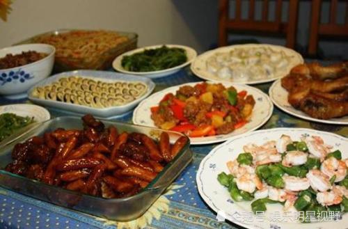 盘点改革开放三十年来年夜饭的变迁,饭桌上少