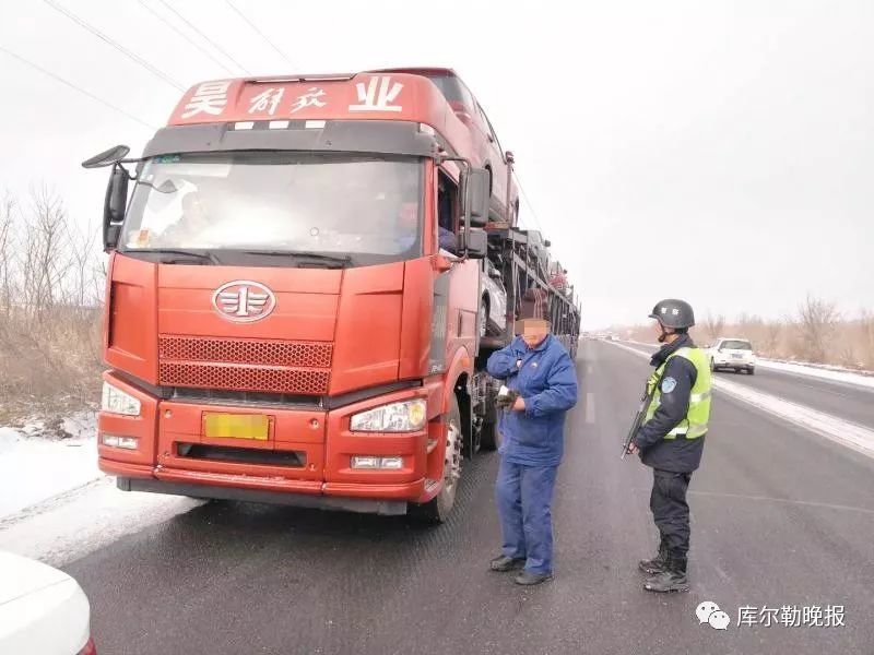 大卡车司机加油没给钱跑啦!巡警带着员工一路追!