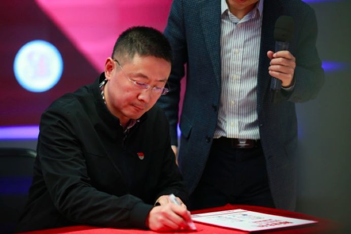金鹏集团董事长_金鹏针业集团车间照片