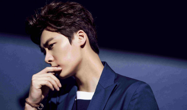 同样是被主持人念自己黑料,杨幂反应让人心疼