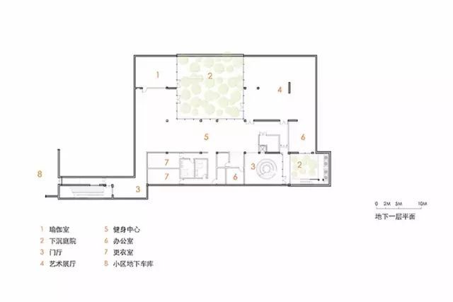 也是通往其它内部空间的枢纽 ▲一层走道和庭院/摄影苏圣亮 通过下沉