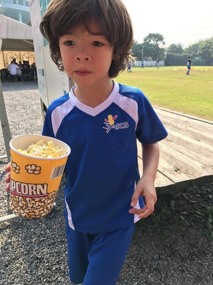 出生草根而又长相奇特,18岁凭一张照片成超模