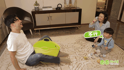 宝爸宝妈给袜子施了