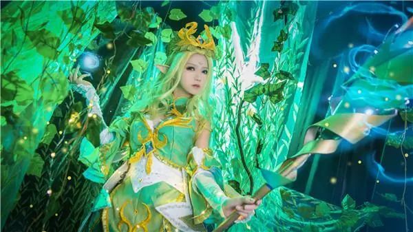 王者荣耀:王昭君Cos,一双美腿加个白丝,深深吸