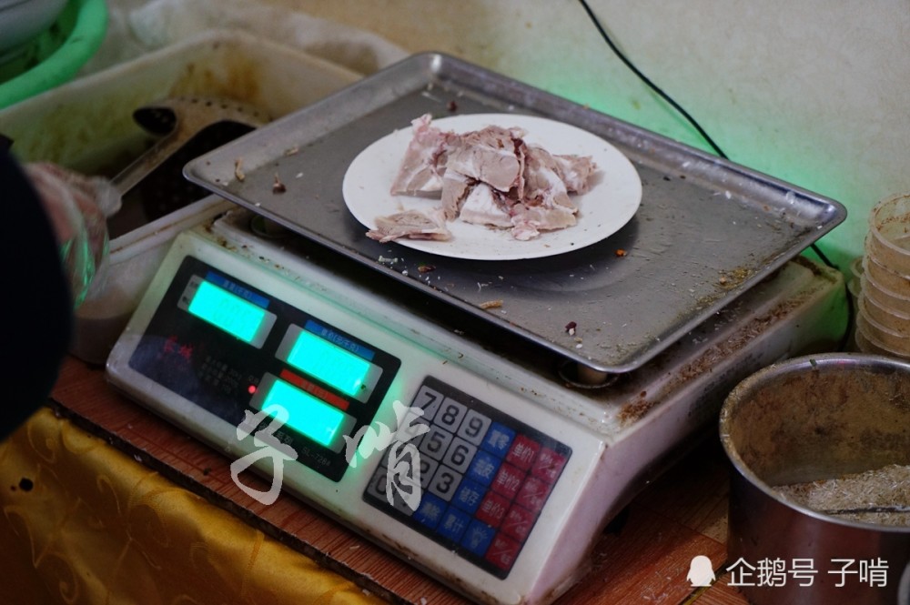 河南10元的羊肉汤 肉烂汤鲜吃饱喝足浑身暖和