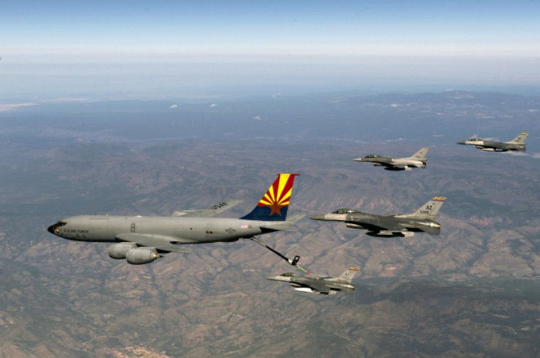 美国民警卫队只是二等人?有F16,装备比很多国