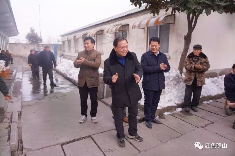 确山县四大班子领导冰天雪地送温暖