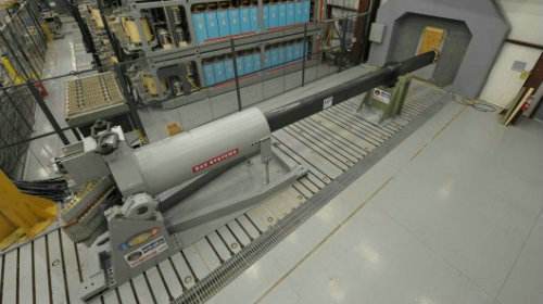 激光炮和电磁炮上军舰到底有啥用?能远距离吊