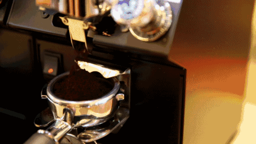 最为要命的是,所有的这些,都浸泡在浓浓的咖啡香里.