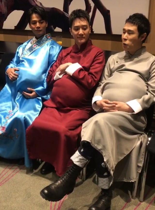 冯绍峰晒图喊话要生娃,照片中赵丽颖一个小动作亮了
