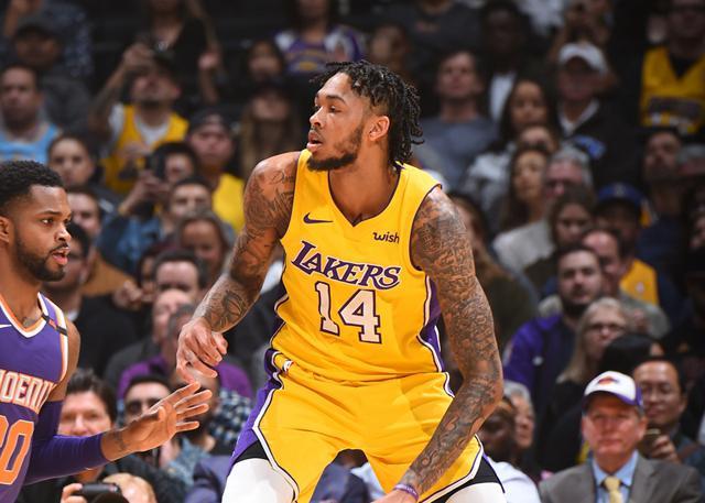 英格拉姆26分兰德尔21分 湖人主场胜太阳