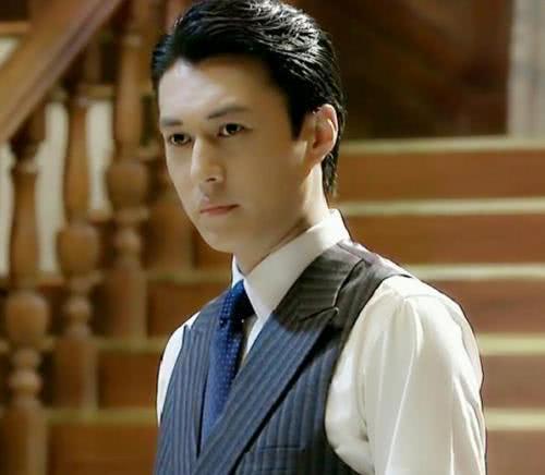 靳东夫妇性格差异有多大?他文绉绉,李佳画风却大不同