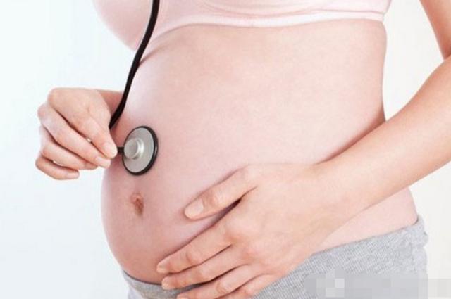 子,家人只顾孩子对她不管不顾,患上产后抑郁症